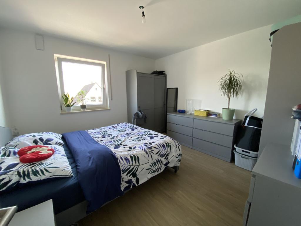NEUWERTIGE 3-Zimmer-Wohnung mit Garage und Kfz-Stellplatz in ruhiger Siedlungslage in Taufkirchen! - Foto 2