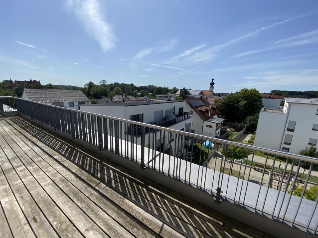 LUXURIÖSES Wohnen auf Zeit mit Dachterrasse über den Dächern von Taufkirchen (Vils)! Befristung bis 31.12.27! - Foto 3