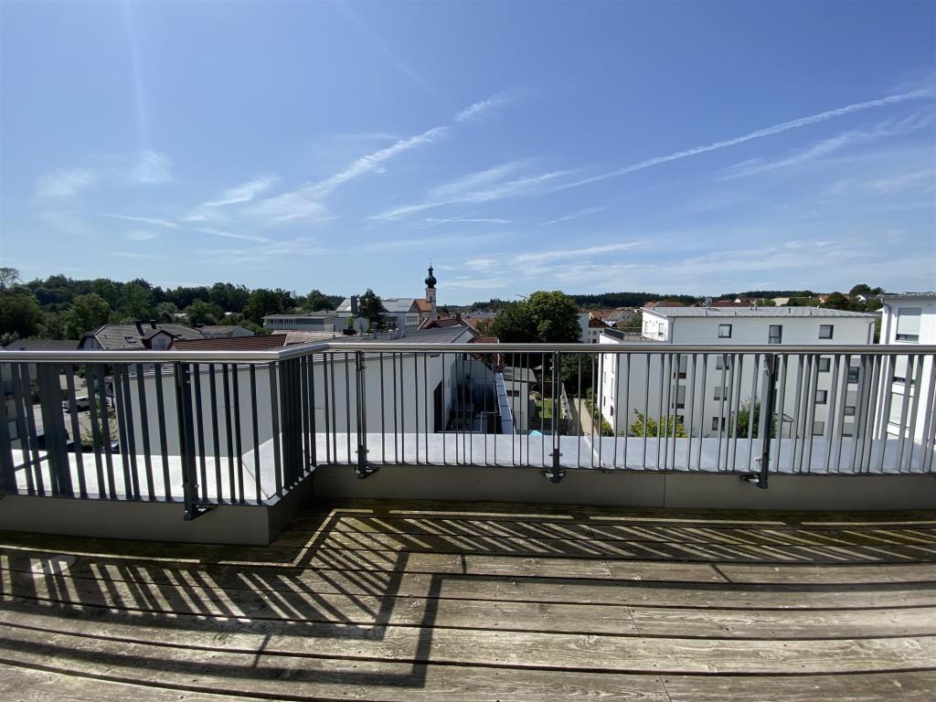 LUXURIÖSES Wohnen auf Zeit mit Dachterrasse über den Dächern von Taufkirchen (Vils)! Befristung bis 31.12.27! - Foto 4