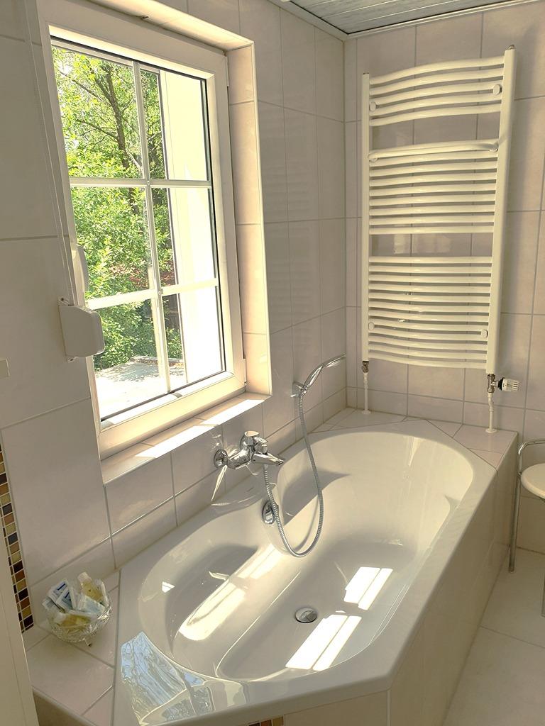 Badewanne Juni 19 (1).jpg