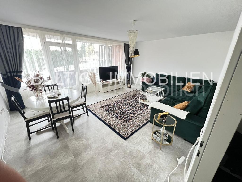 Schöne 2,5 Zimmer-Wohnung mit Balkon! - Foto 1