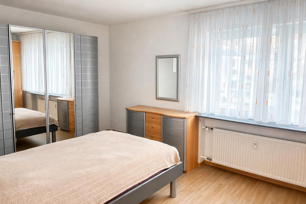 Charmante 2-Zimmer-Wohnung zur Miete mit Balkon und Garage nahe Kuhberg, oberhalb des Salinentals - Photo 2
