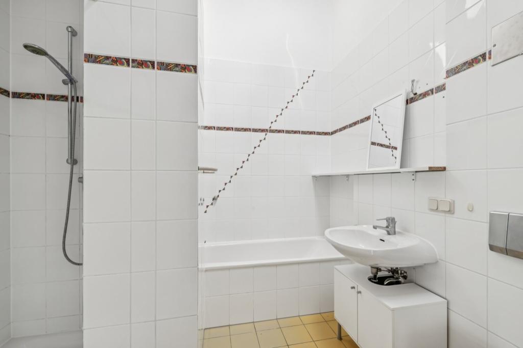 Zur Miete: Wohnen mit Weitblick – gepflegte 3-Zimmer-Dachgeschosswohnung mit zwei Dachterrassen - Photo 3