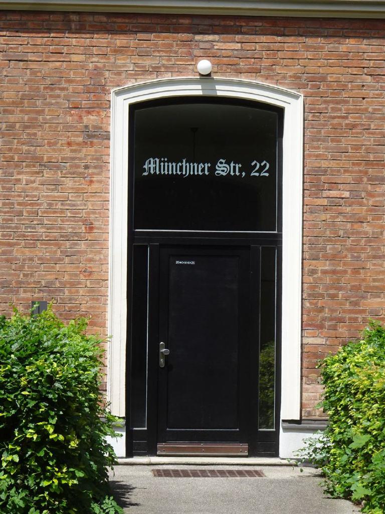Eingang von der Münchner Straße