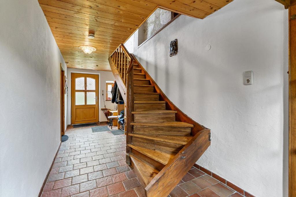 Wohnung Ost Hauseingang/Treppe ins OG