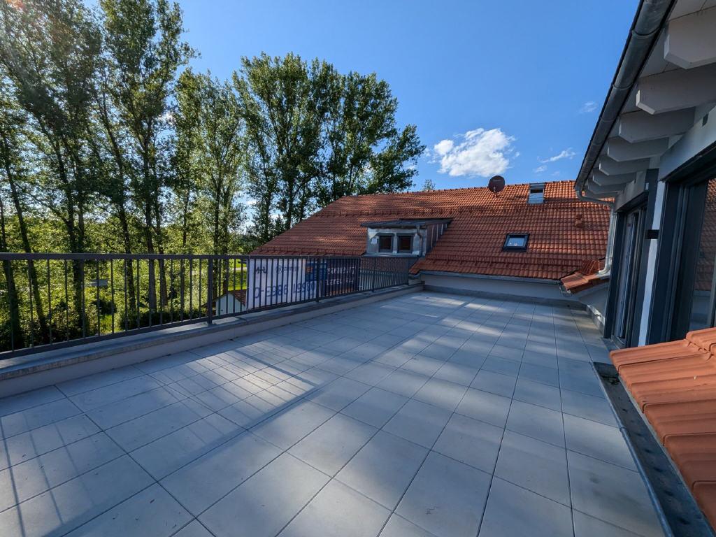 Dachterrasse mit Blick ins Grüne Richtung Nordwest