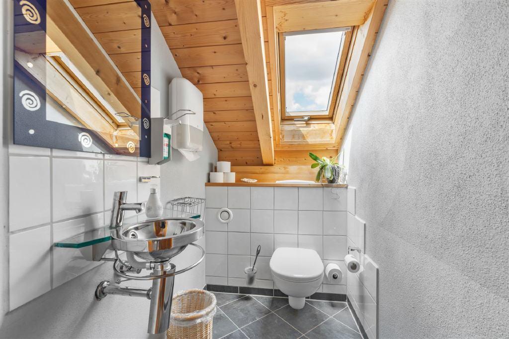 WC (DG)