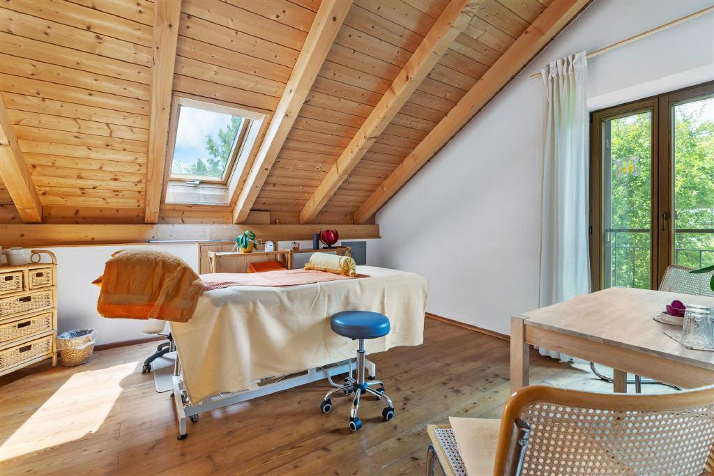 Schlafzimmer (DG)