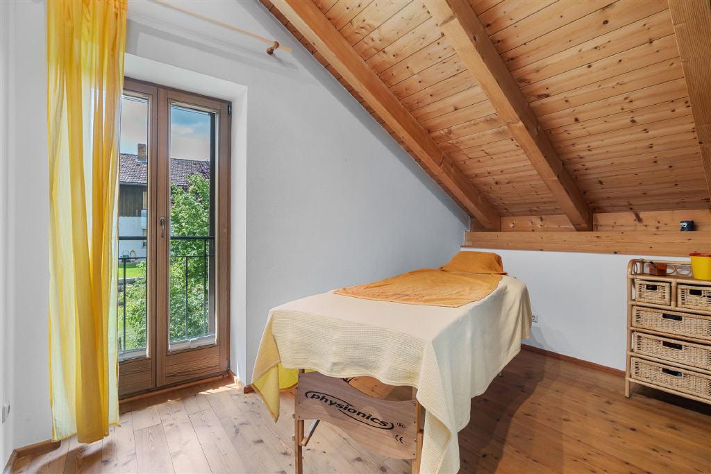 Schlafzimmer (DG)