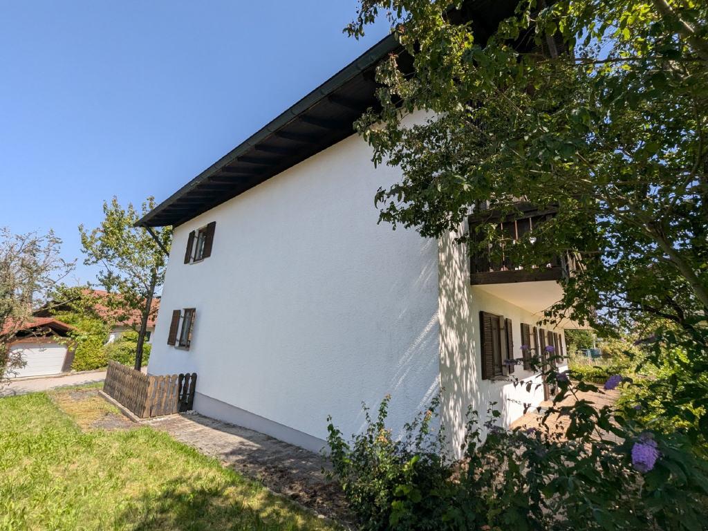 West-Ansicht mit Keller-Außentreppe