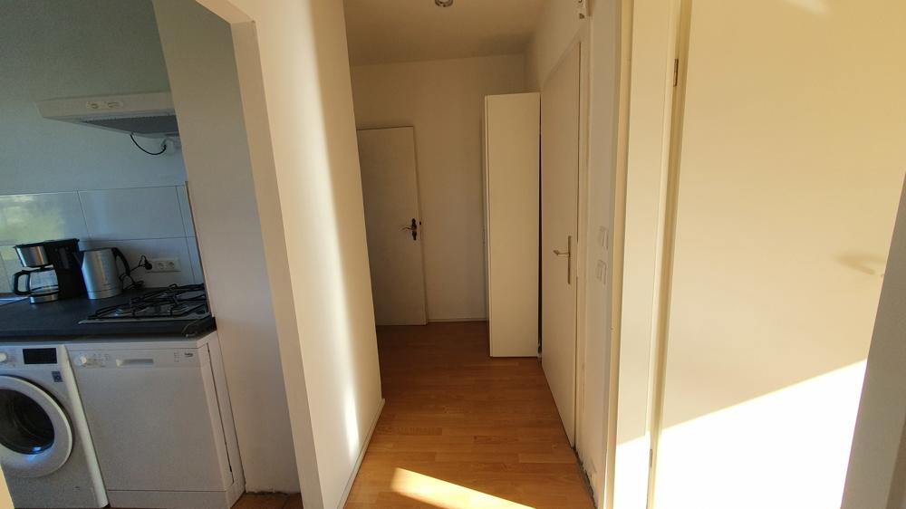 Flur - Blick vom Wohnzimmer Richtung Eingang