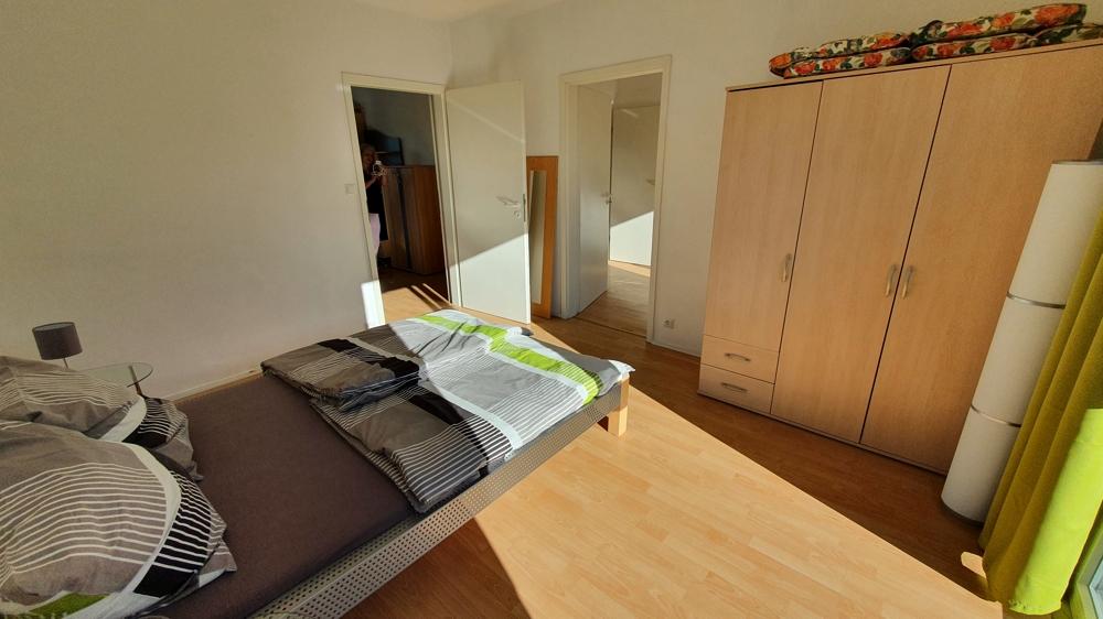 Schlafzimmer - Vom Fenster gesehen