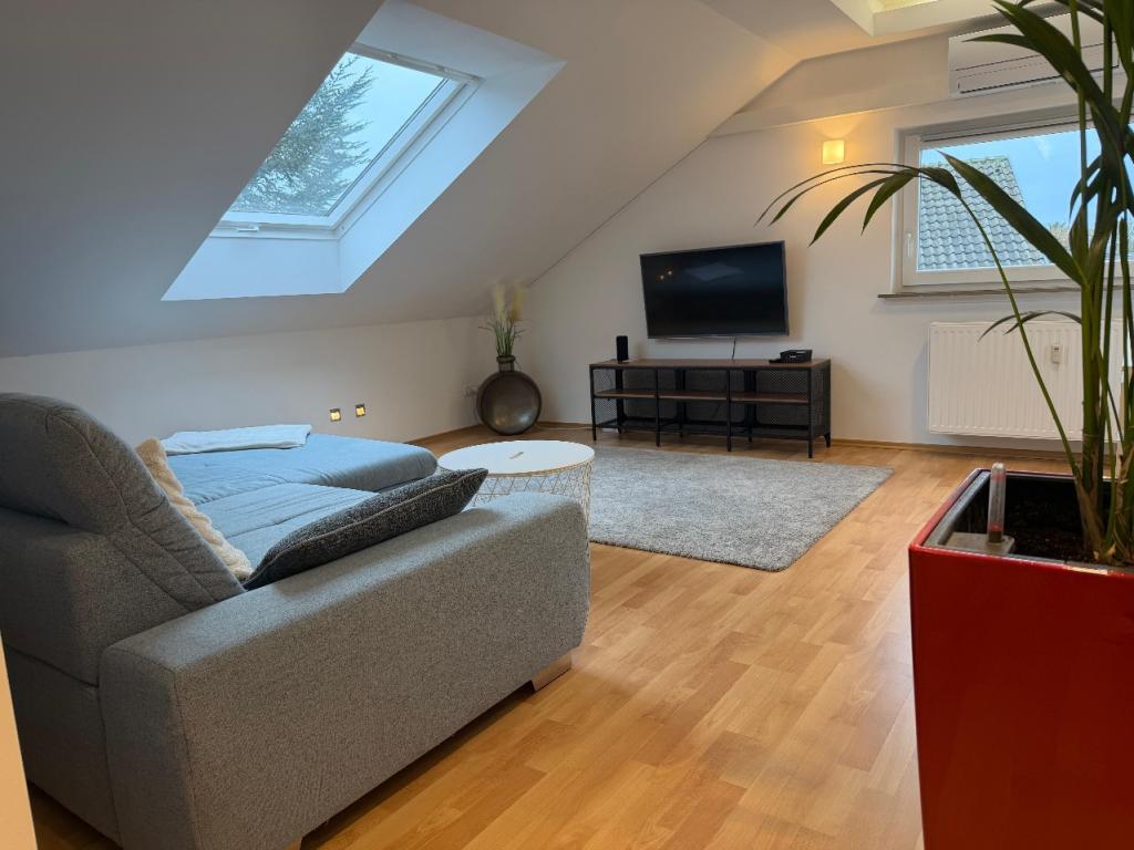 Voll möbliert, hochwertig ausgestattete Wohnung mit Balkon in St. Augustin Hangelar, 10 min bis Bonn - Foto 2