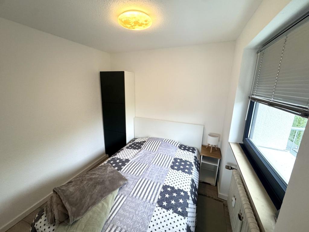 Sankt Augustin: Neu renoviert & voll möbliert – charmante Wohnung mit ca. 40 m² & großzügigem Balkon - Photo 2