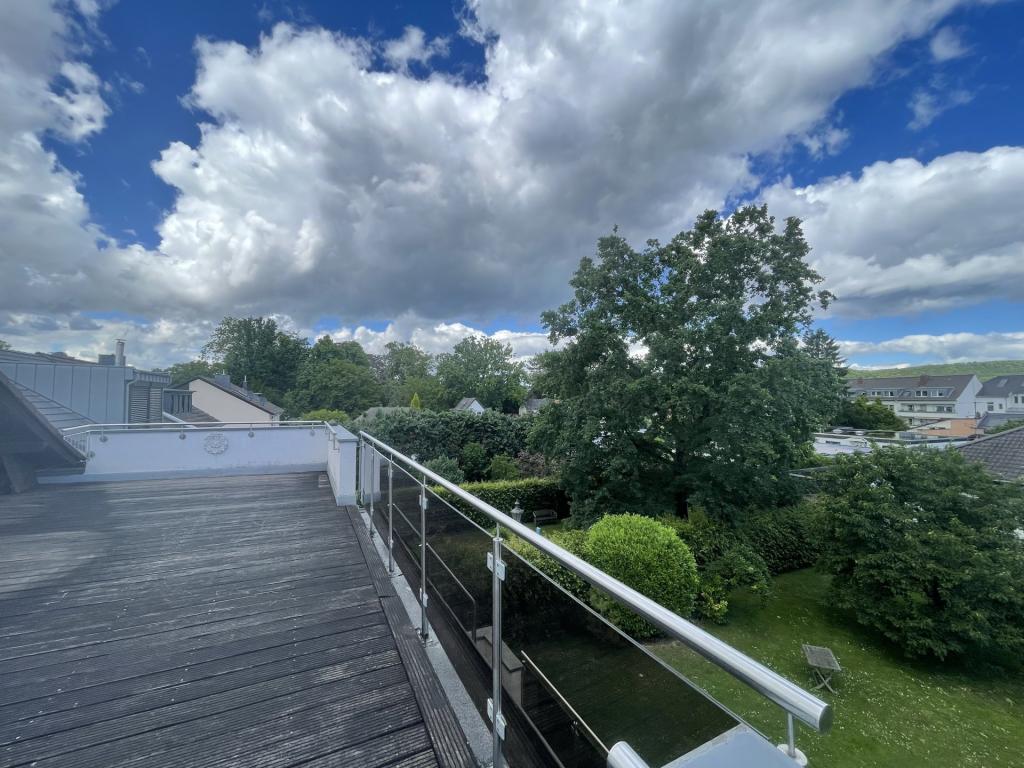 Gepflegte Dachgeschosswohnung mit großer Dachterrasse in Bonn-Plittersdorf! - Photo 2