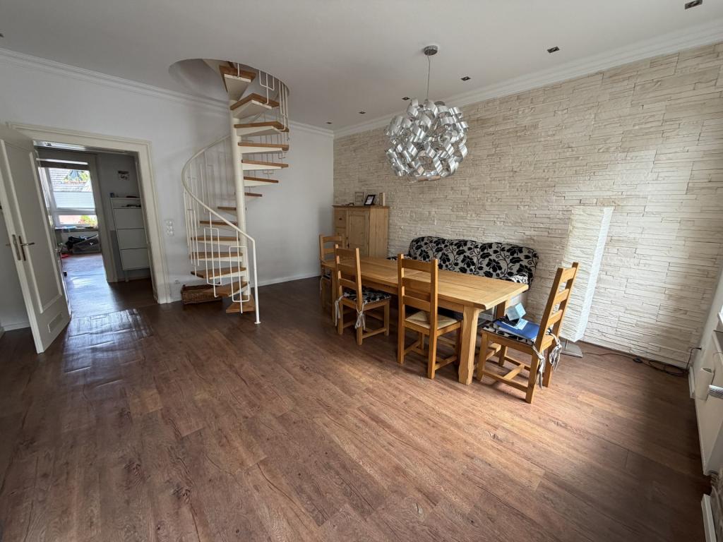 Maisonettewohnung mit großer Dachterrasse und hochwertiger Einbauküche in zentraler Lage von Bonn! - Foto 1