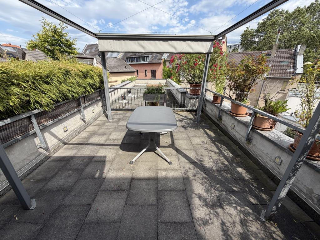 Maisonettewohnung mit großer Dachterrasse und hochwertiger Einbauküche in zentraler Lage von Bonn! - Foto 4