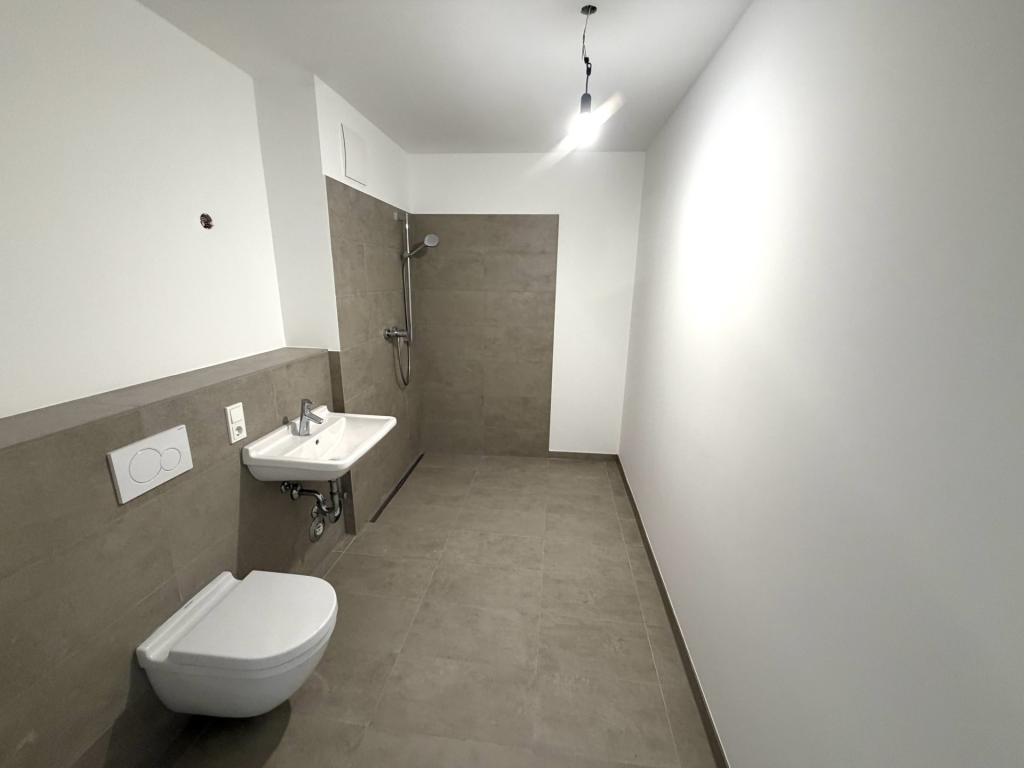 Exklusive 2-Zimmer-Neubauwohnung zur Miete im Herzen von Siegburg – Modernes Wohnen im Alter! - Foto 3