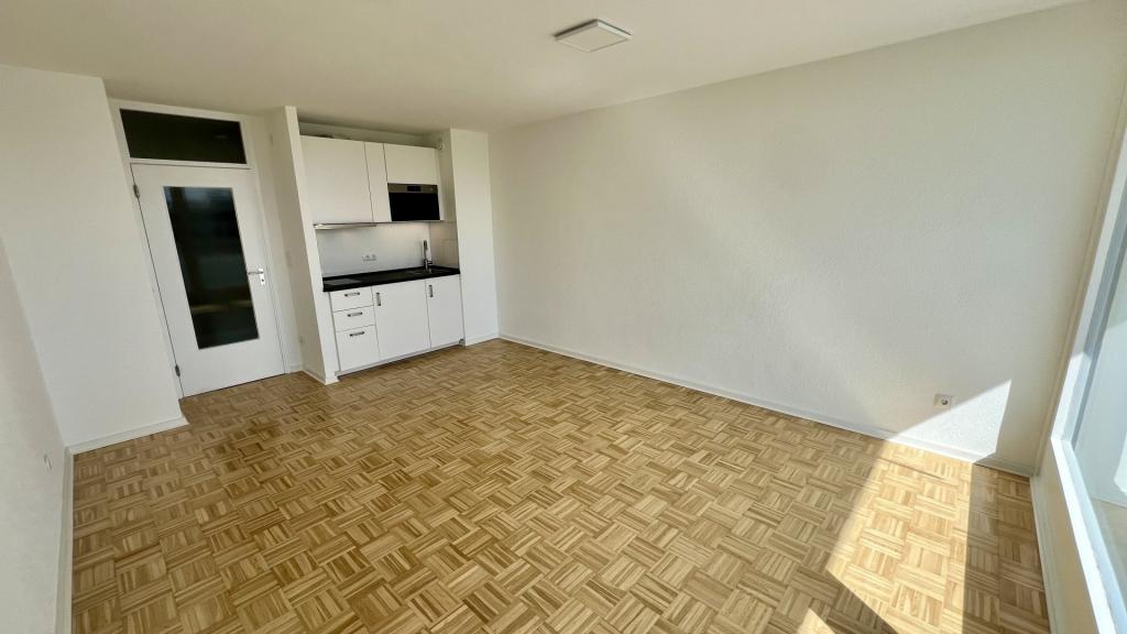 Helle 1-Zimmer-Wohnung im obersten Geschoss mit Weitblick - Frisch renoviert - Photo 2