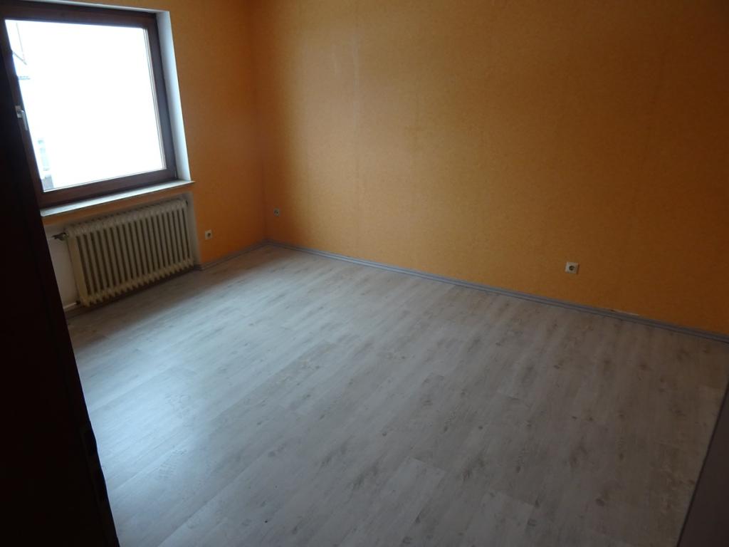 Helle 3,5 Zimmer Wohnung 1. OG mit Balkon, Stellplatz, Garten in 72348 Rosenfeld Heiligenzimmern ab sofort zu vermieten - Photo 3