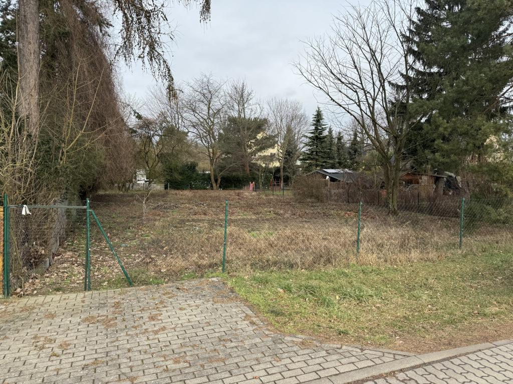 Nachbargrundstück re.