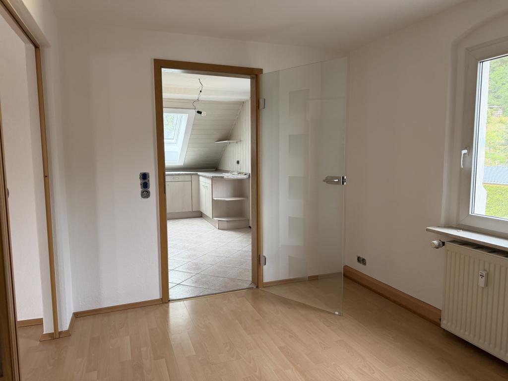 Attraktive Dachgeschoss-Familienwohnung mit Balkon, Garage und Gartenbereich - Photo 3