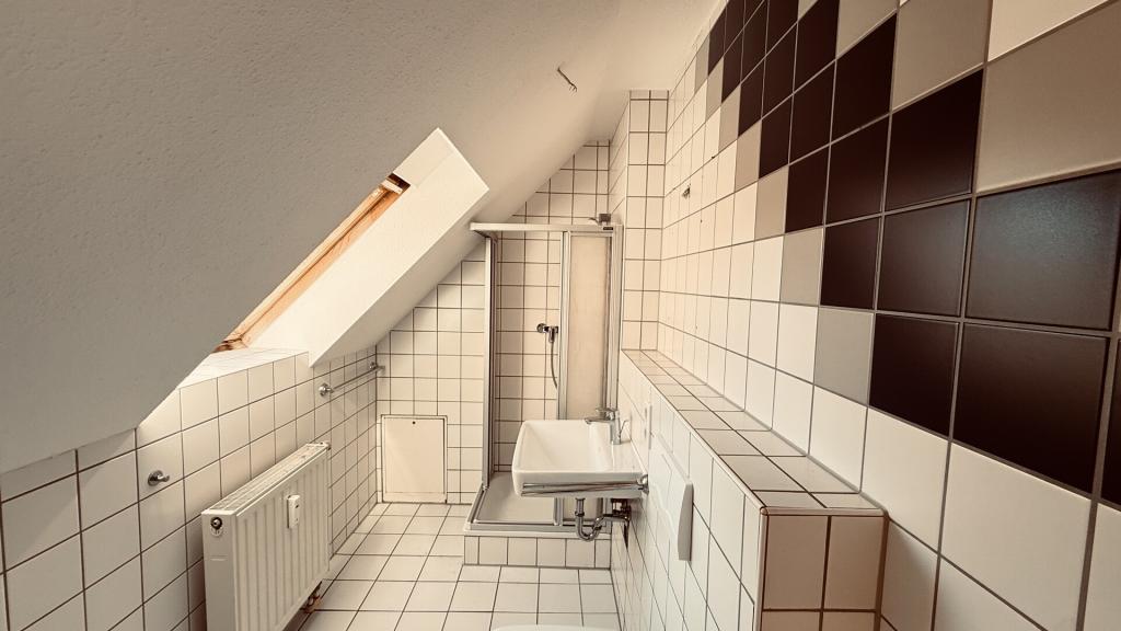 Geräumige Dachgeschosswohnung in guter Lage von Radebeul - Photo 1