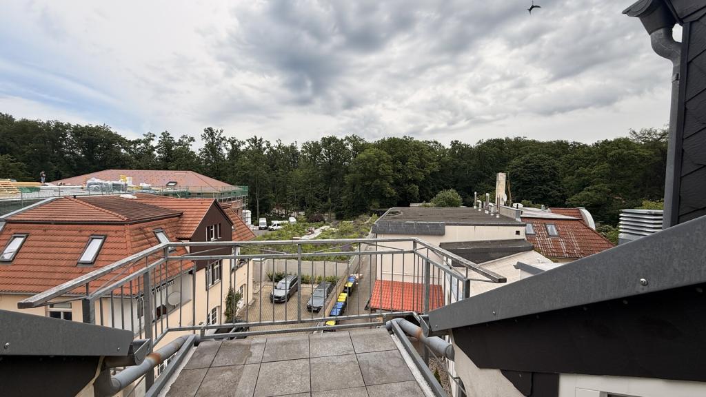Geräumige 4-Raumwohnung mit Balkon und Fahrstuhl in zentraler Lage von Dresden - Photo 3