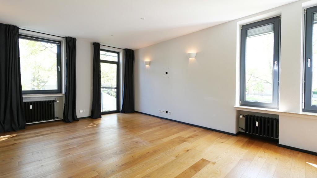 Elegantes Wohnen auf zwei Ebenen mit herrlichem Garten - Foto 2