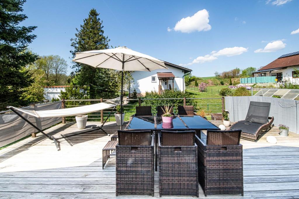 OG_Terrasse_mit_Zugang_Wohnzimmer