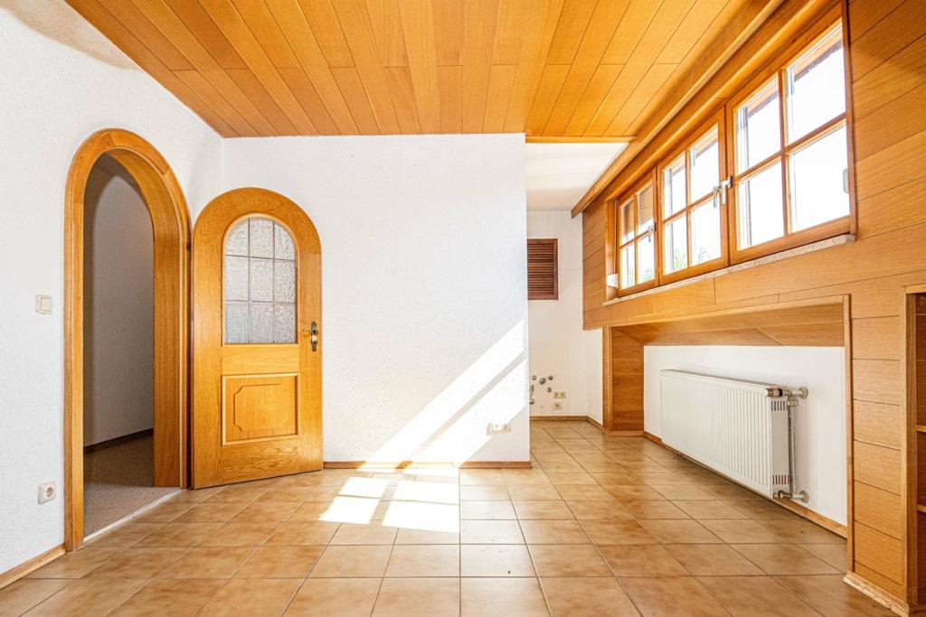 DG_Esszimmer_mit_Zugang_zur_Kche(2)