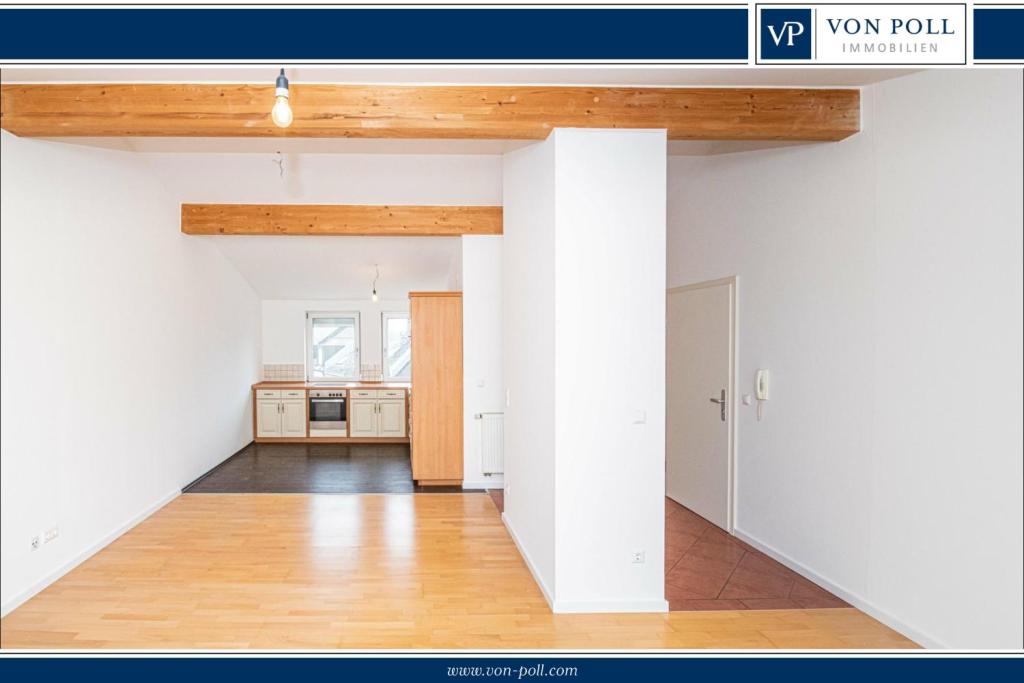 Vermietung: Helle Dachgeschosswohnung mit Balkon und Wohlfühlambiente - Photo 3