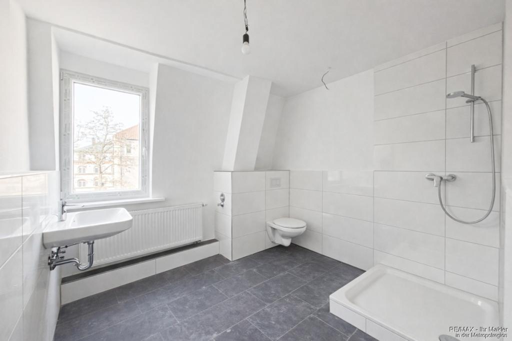 Erstbezug nach Sanierung - Große 1-Zimmer-Wohnung zentral gelegen - Foto 1