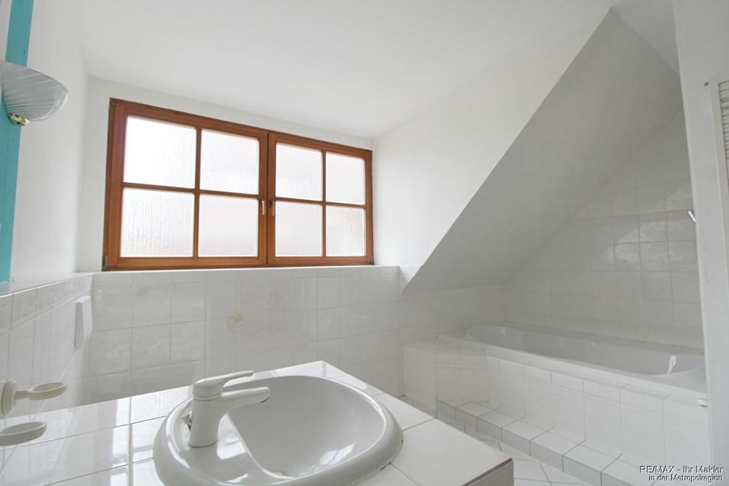 Über den Dächern Roßtals - Großzügige 4,5-Zimmer-Wohnung - Photo 3