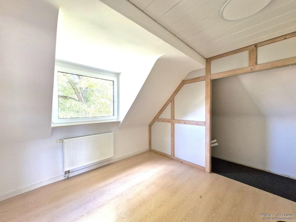 Charmante 3-Zimmer-Dachgeschosswohnung mit Einbauküche - Photo 5