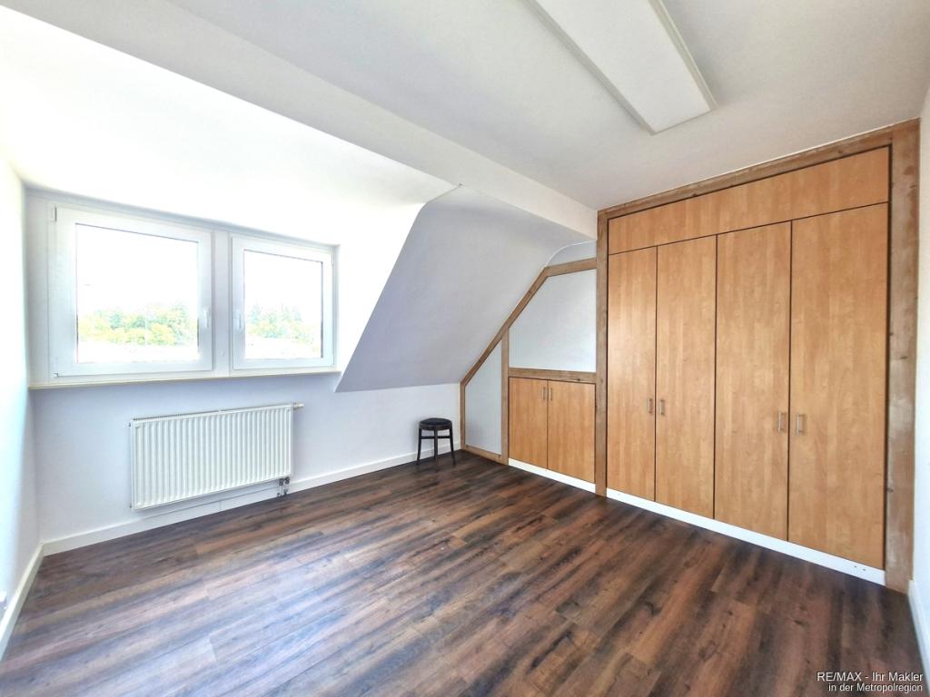 Charmante 3-Zimmer-Dachgeschosswohnung mit Einbauküche - Photo 4