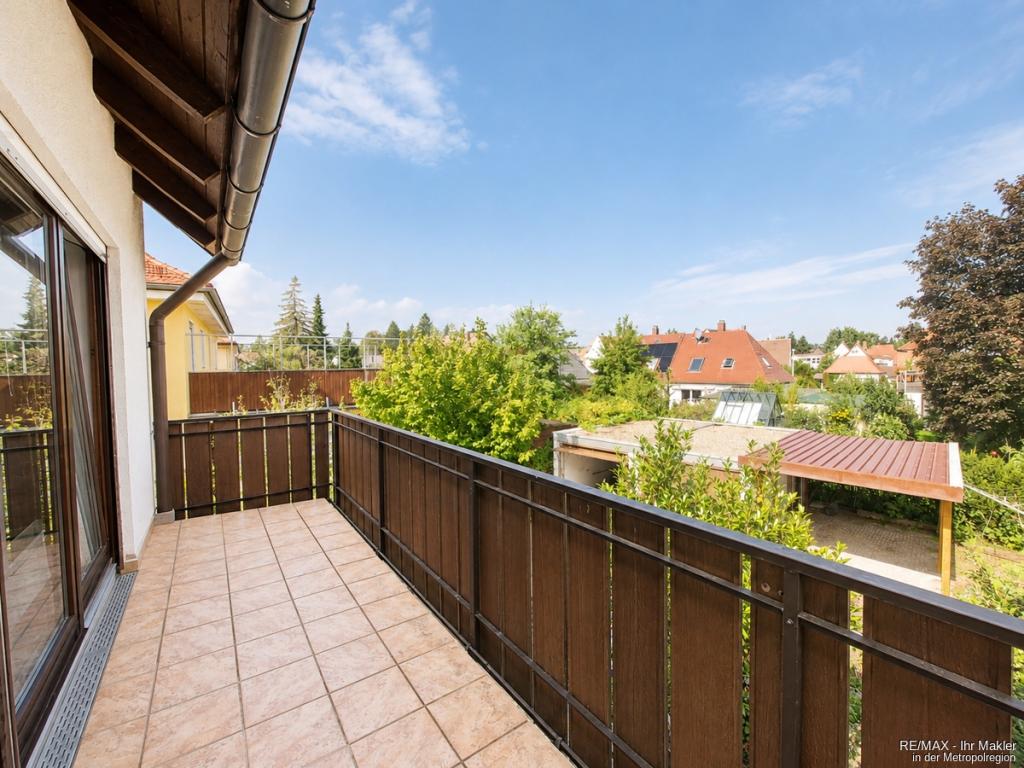 Helle 3-Zimmer-Wohnung mit Balkon und Garage in gepflegten 3-Familienhaus - Photo 4