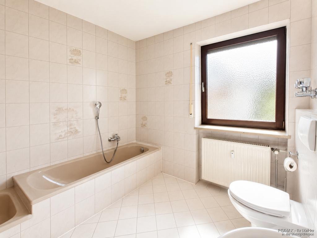 Helle 3-Zimmer-Wohnung mit Balkon und Garage in gepflegten 3-Familienhaus - Photo 3