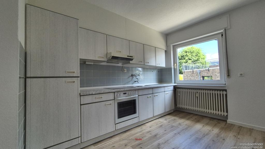 3,5-Zimmer-Wohnung in Lingen mit Loggia, Stellplatz und Einbauküche - Foto 3