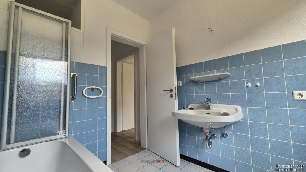 3,5-Zimmer-Wohnung in Lingen mit Loggia, Stellplatz und Einbauküche - Foto 4