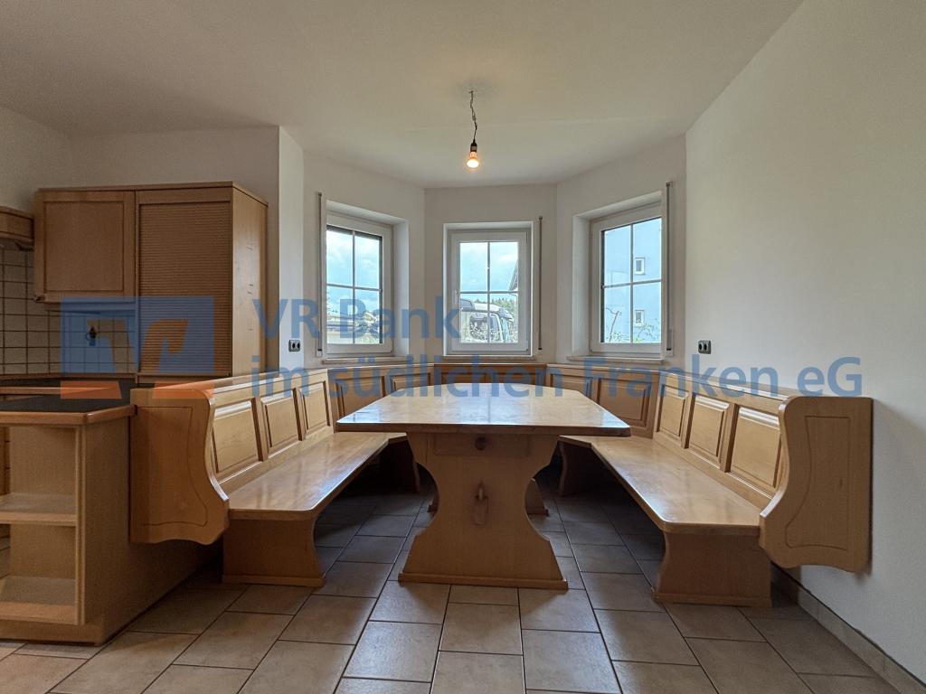 Großzügiges Einfamilienhaus mit Garten und Doppelgarage zur Miete - Photo 2