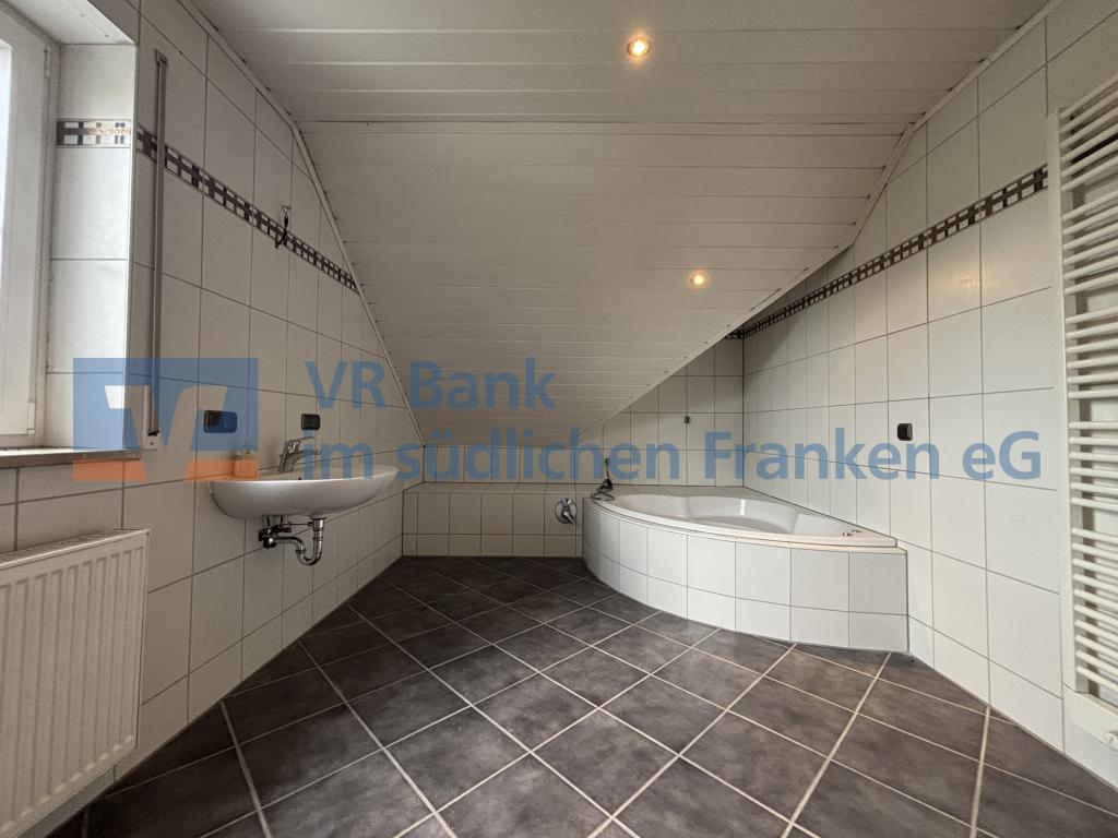 Großzügiges Einfamilienhaus mit Garten und Doppelgarage zur Miete - Photo 4