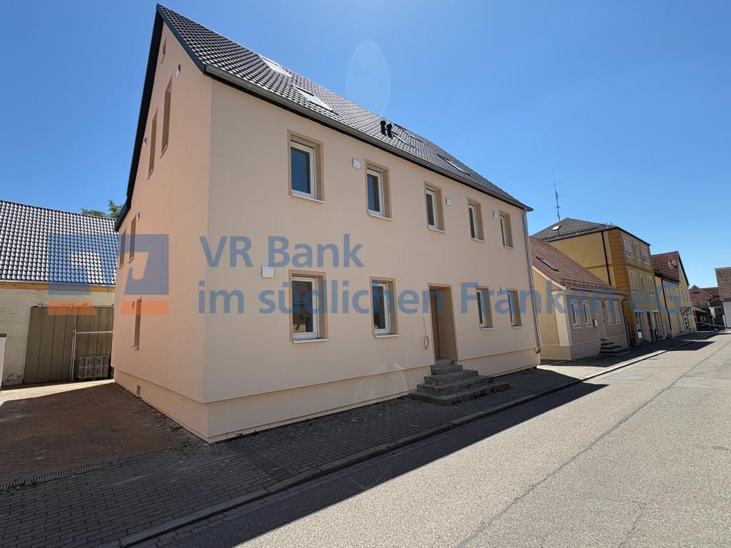 Moderne 2-Zimmer-Erdgeschosswohnung nach energetischer Kernsanierung in zentraler Lage - Photo 3
