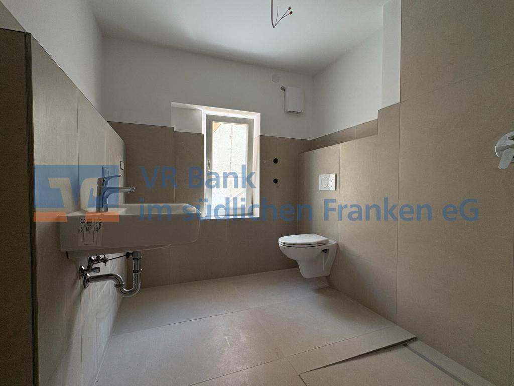 Moderne 2-Zimmer-Erdgeschosswohnung nach energetischer Kernsanierung in zentraler Lage - Photo 2