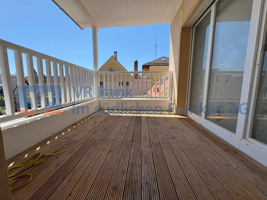 Großzügige 3-Zimmer-Etagenwohnung mit Balkon nach energetischer Kernsanierung in Gunzenhausen - Photo 5