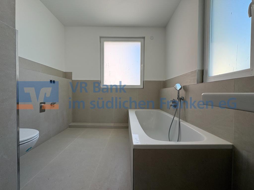 Großzügige 3-Zimmer-Etagenwohnung mit Balkon nach energetischer Kernsanierung in Gunzenhausen - Photo 4