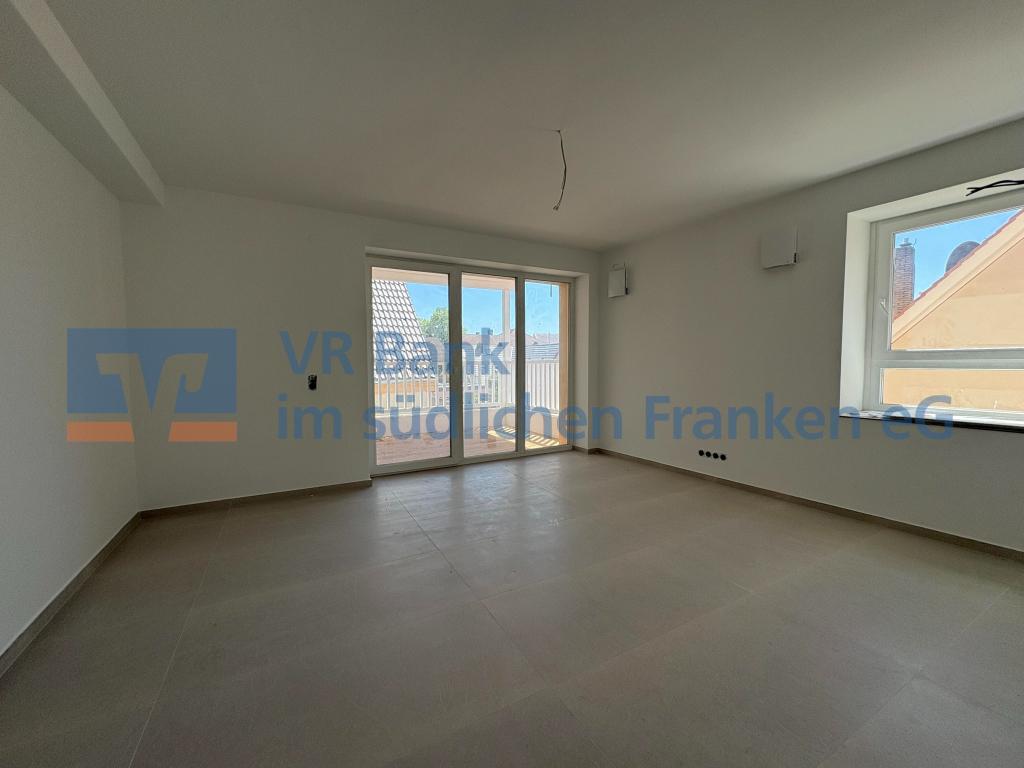 Großzügige 3-Zimmer-Etagenwohnung mit Balkon nach energetischer Kernsanierung in Gunzenhausen - Photo 1