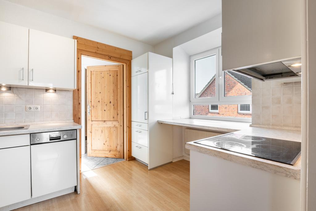 Bad-Bramstedt-Schönes-2-Parteienhaus-mit-sonnigem Garten-38
