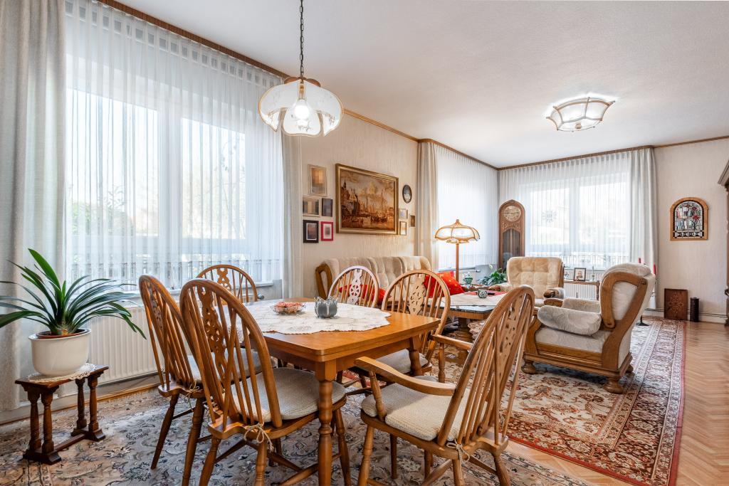 Bad-Bramstedt-Schönes-2-Parteienhaus-mit-sonnigem Garten-1