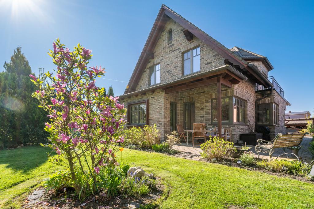 !Pinneberg-Hochwertiges-Einfamilienhaus-mit-Waldgrundstück-und-Pool-11